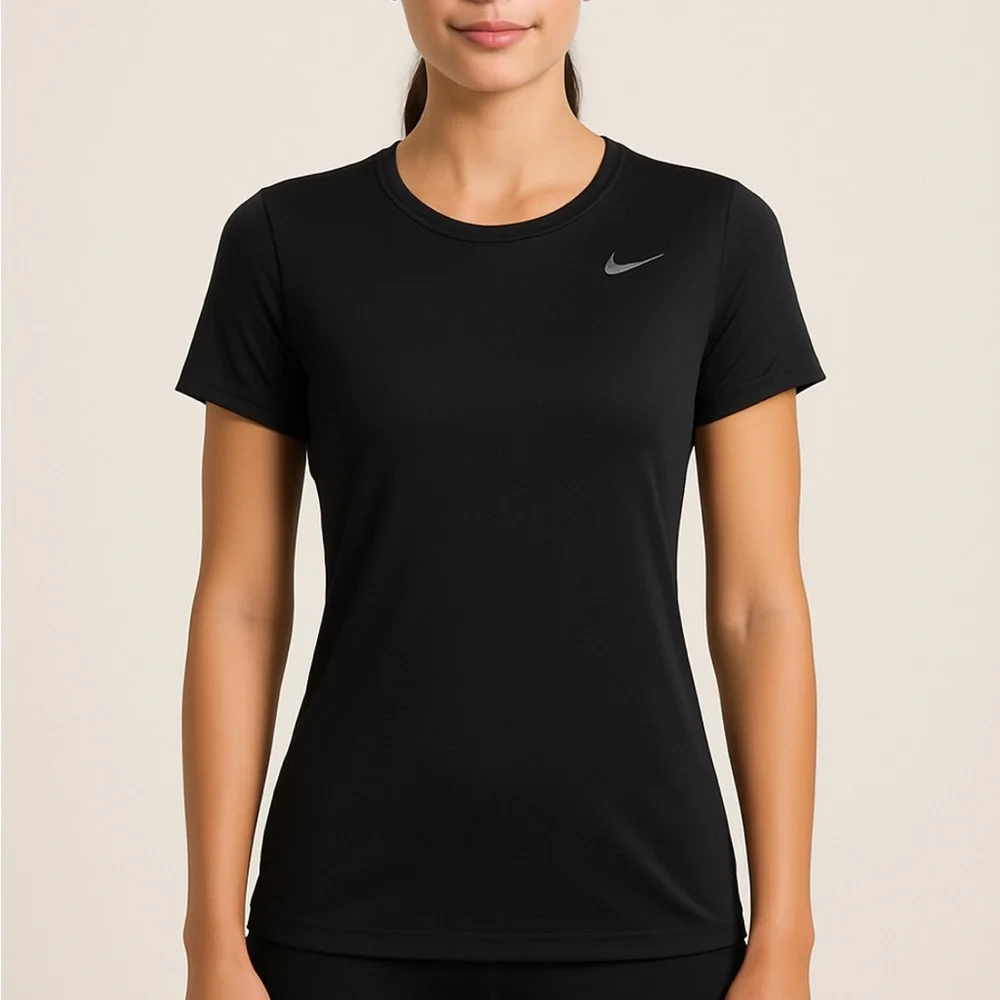 Nike Dri-FIT women’s – Size XS Black Short Sleeve Athletic Top (M9)✨